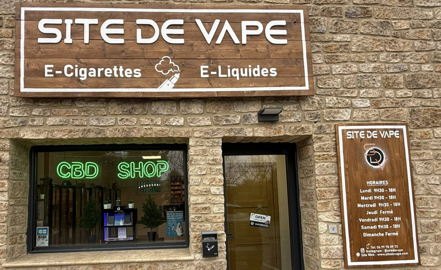 La façade de la boutique Site de Vape à Mouriès